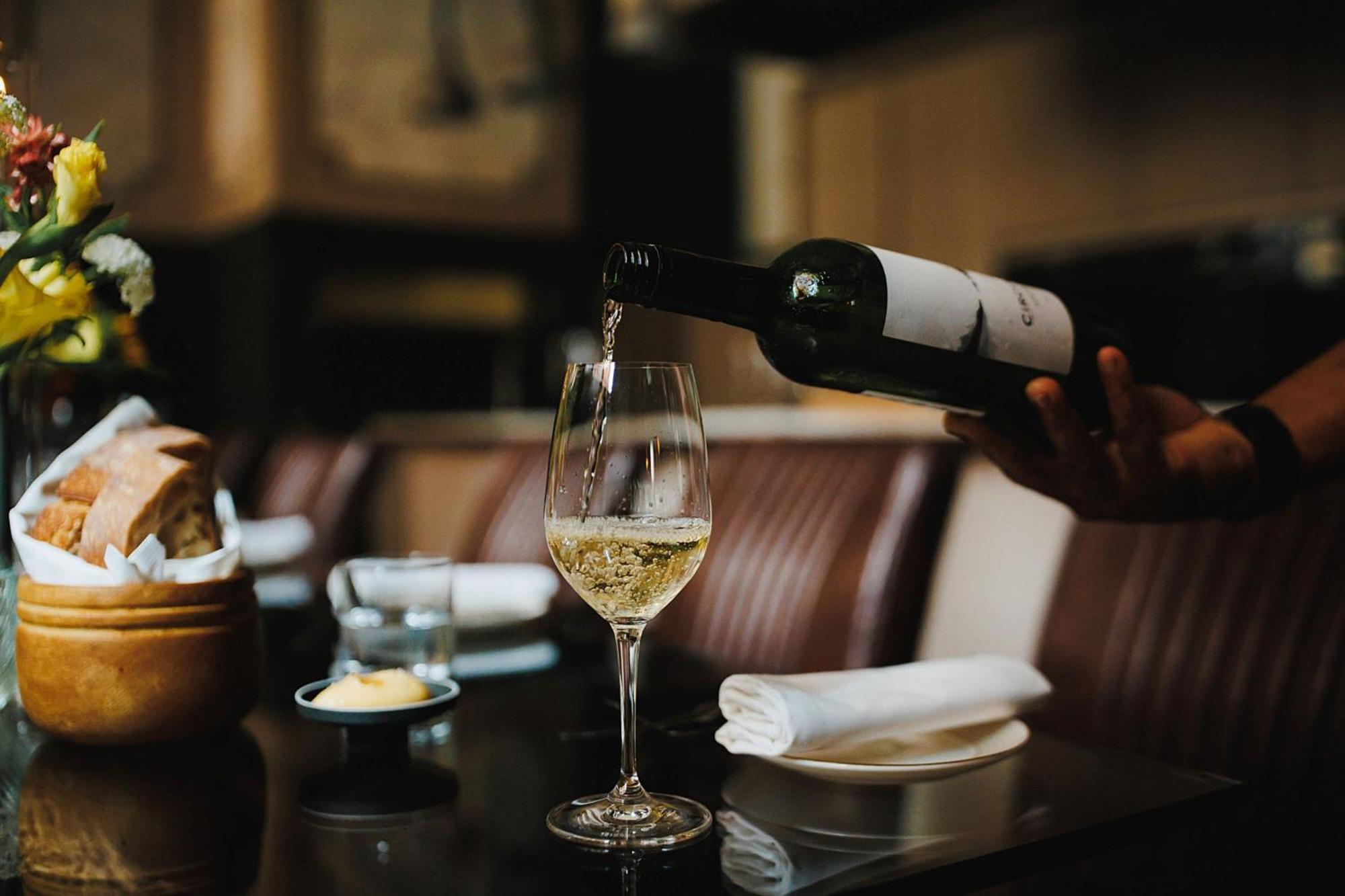 Stock Exchange Hotel, Manchester, Autograph Collection エクステリア 写真 Wine being poured