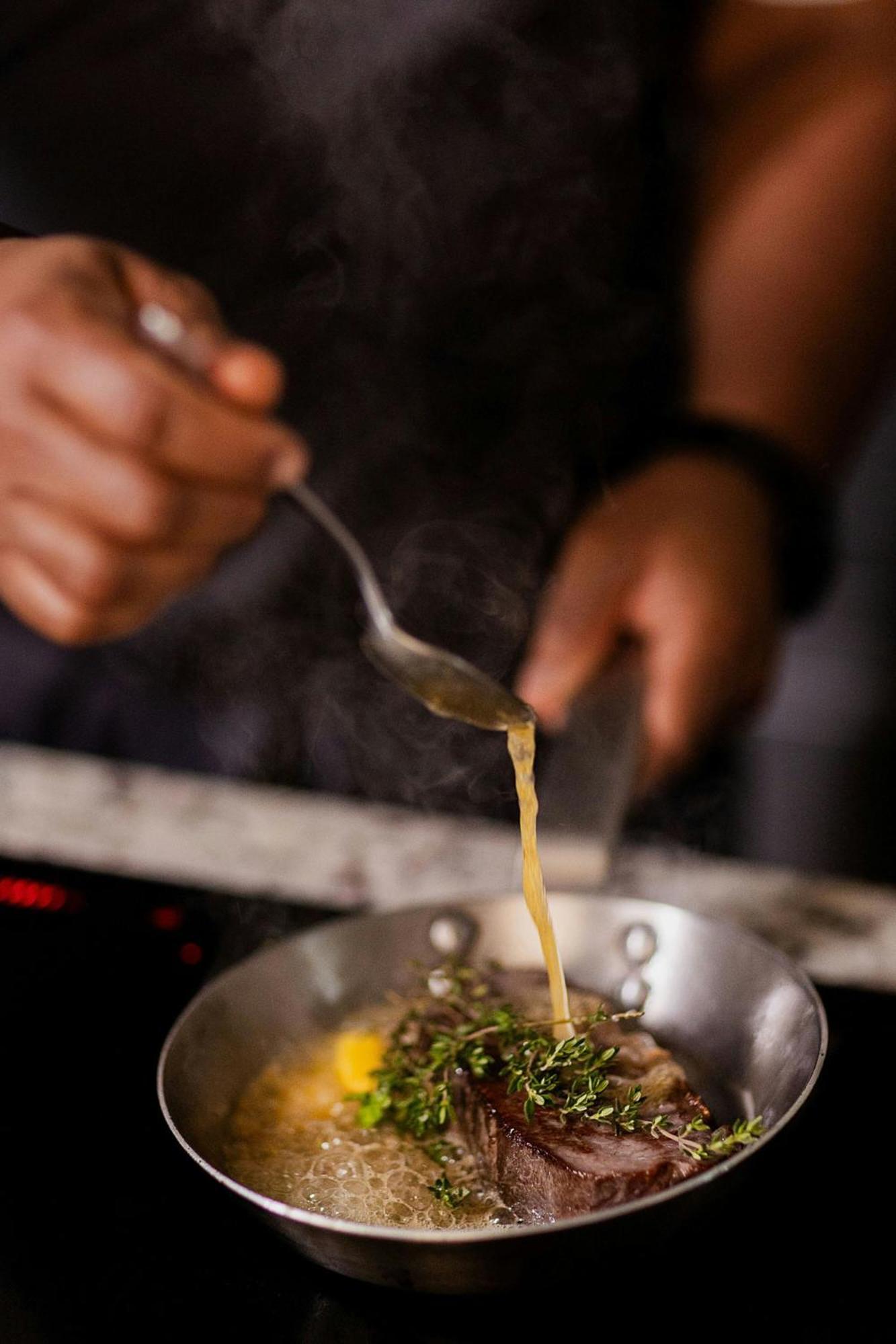 Stock Exchange Hotel, Manchester, Autograph Collection エクステリア 写真 A chef seasoning a dish